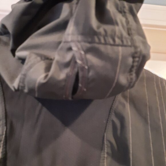 Lululemon Jacket Womens 10 Black Running Hoodie Cropped 1/2 Zip Reflective - Picture 8 of 11